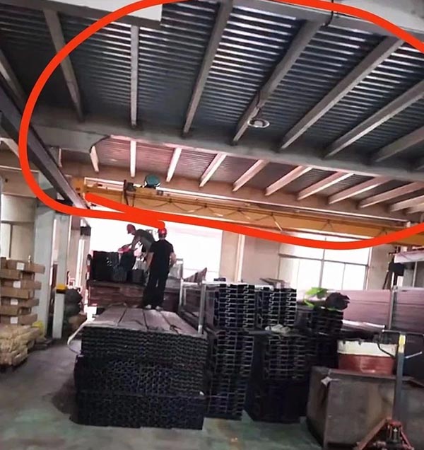 钢平台塌陷事故：血的教训，安全之路不容忽视！.jpg